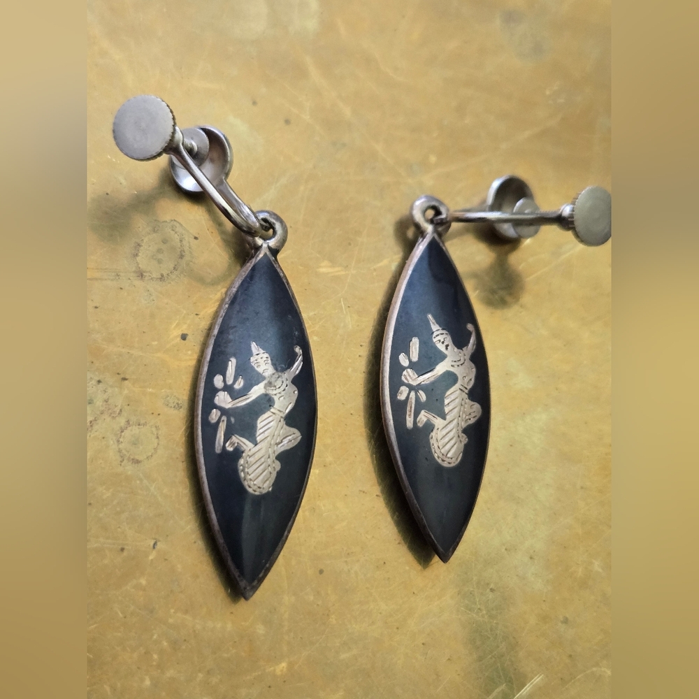Siam Niello Screwback Antique Estatw Earrings
